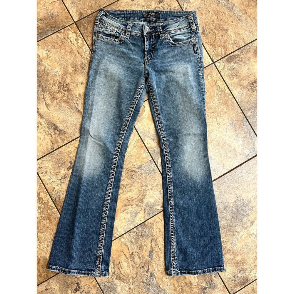 Silver Suki Women's size W29/L32 denim Boot cut jeans.  Cotton / spandex